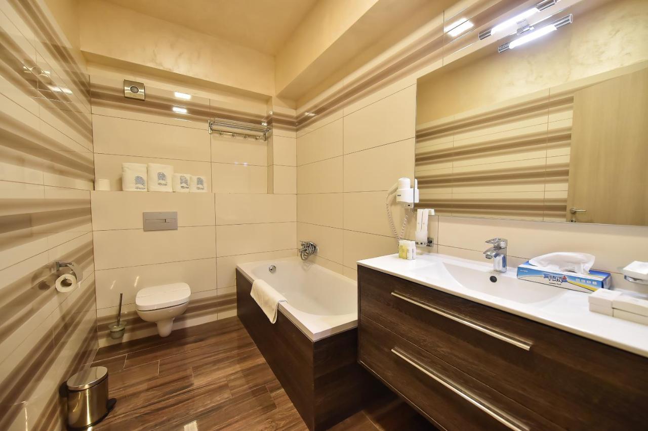 White Tower Private Apartment Beach View Mamaia Exterior photo